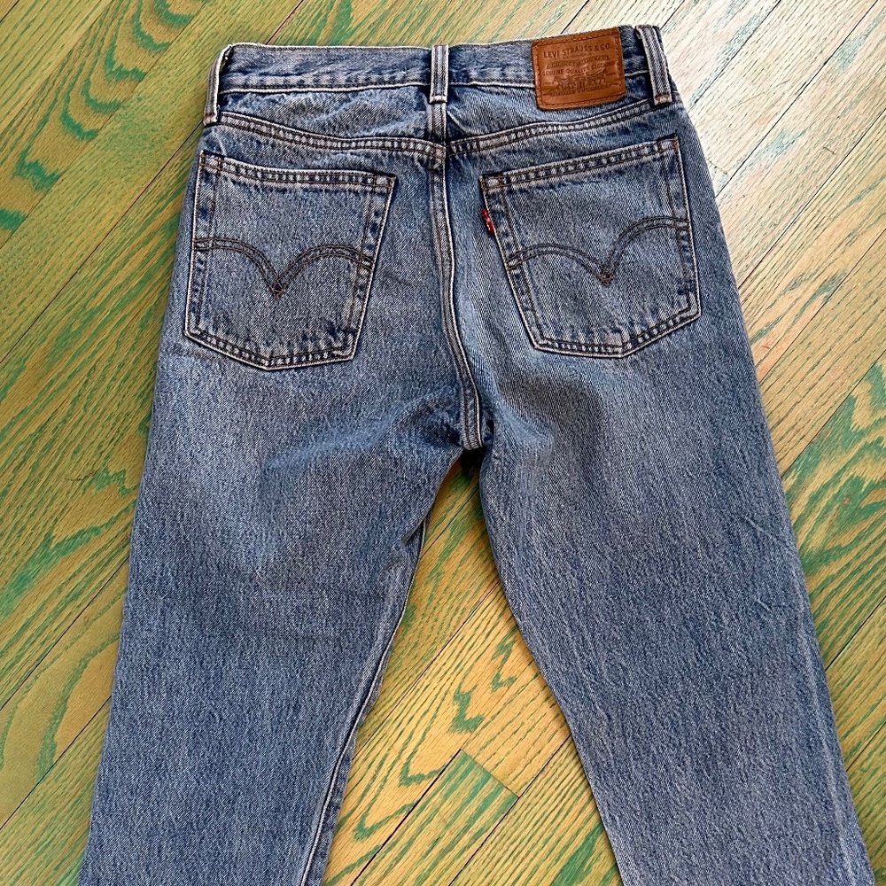 Levis Jeans wedgie size 24